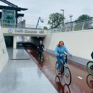 Fiets- en voetgangerstunnel bij station Delft Campus geopend