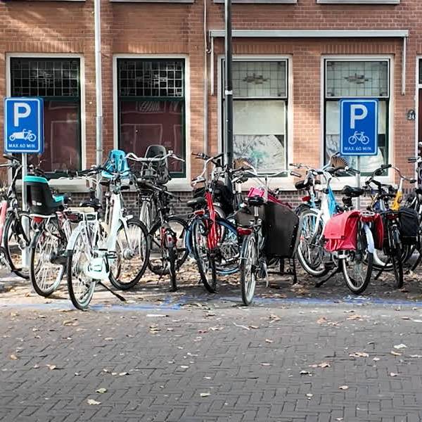 Frustratie op het Vesteplein: ‘Toch belachelijk dat je nergens je fiets kwijt kan’