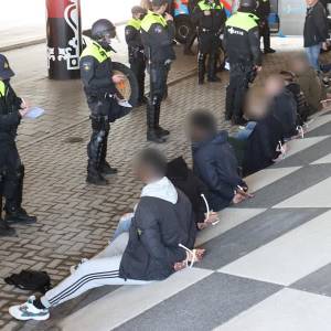 Hooligans op de vuist bij Ikea Delft