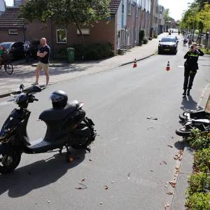 Twee gewonden na aanrijding met scooters op Buitenwatersloot
