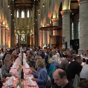Stadsdiner in Nieuwe Kerk: 24.000 euro opgehaald voor verbouwing