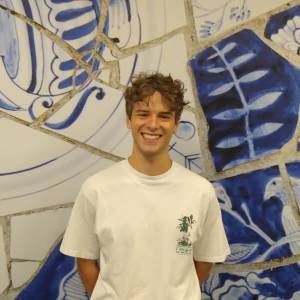 TU Delft-student ontdekt mysterieuze ruimteregenboog rond Saturnusmaan Enceladus