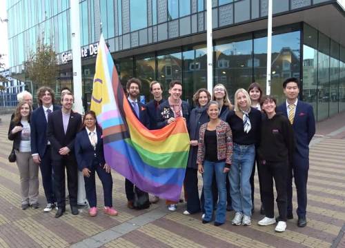 Delft hijst regenboogvlag op Coming Out Day: ‘Wens om iedereen mee te laten doen’