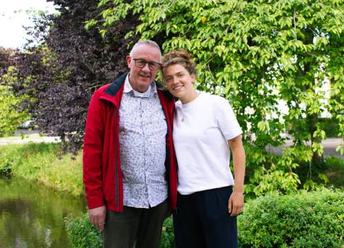Documentaire ‘Uitgebeend’ eert slager Leo van Vliet: “Nooit gedacht dat ik volle zalen zou trekken”