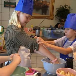Delftse clown leert kinderen over koken en voedsel