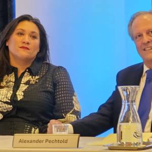 Alexander Pechtold vlak voor burgemeesterschap in Delft getrouwd door Van Bijsterveldt