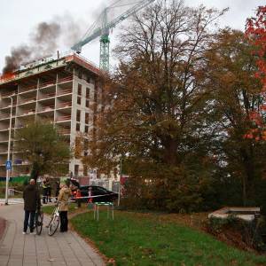 Grote brand bij flat in aanbouw aan De Booijstraat