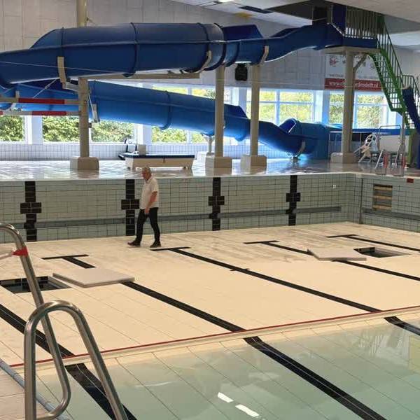 Zwembad weer deels open nadat duizenden liters water kelder in zijn gestroomd: 'Het was een drama'