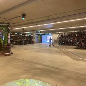 Verbouwing van fietsenstalling station Delft na 10 jaar