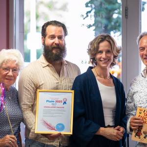 Vrijwilligers Taalhuis Delft ontvangen Doe Weer Mee! Pluim 2025