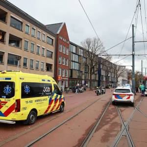 Vrouw gewond na botsing bus bij Westvest