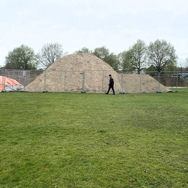 Enorme berg grond gestort in Abtswoudsepark: 