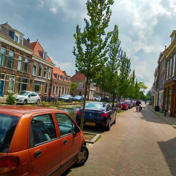 Compromis over autoluwe binnenstad, parkeren kan voorlopig nog op Oude Delft