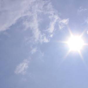 Slimme palen delen gratis zonnebrand uit op vijf plekken in Delft