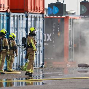 Brand in container vol accu's: brandweer adviseert omwonenden ramen te sluiten