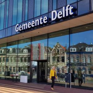 Delft voor nu uit financiële problemen na jaren van tekorten