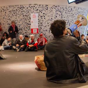 Tweede protest station Delft voor Palestina: 150 demonstranten bij sit-in