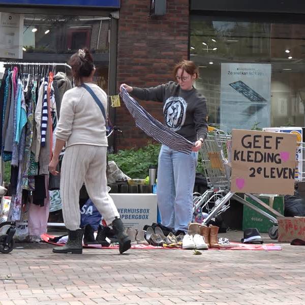 Gratis kledingmarkt op Vesteplein - tegenreactie op fast fashion