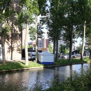 Overleden persoon op straat aangetroffen in Voorhof, geen sprake van misdrijf