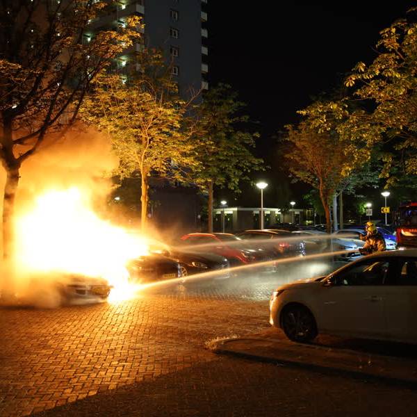 Vlammenzee in Voorhof verwoest Audi van bijna 200.000 euro