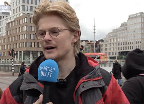 Milieugroep ‘supertrots’ dat Delft vliegreis-reclames weert