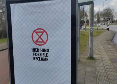 Delft stemt voor verbod op fossiele reclame: derde stad van Nederland
