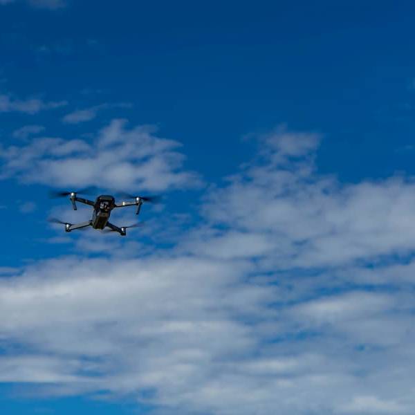 Delftse startup bezig met wereldprimeur: zwermende drones