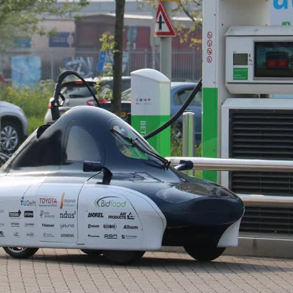 Studenten mogen openbare weg op met zelfgebouwde waterstofauto