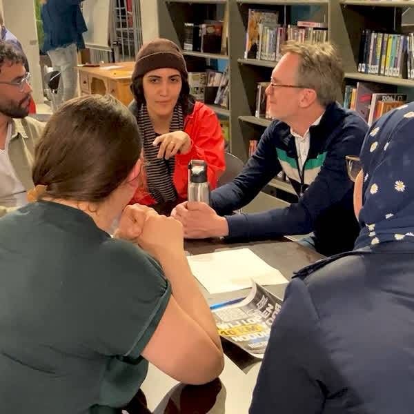 Delfts taalcafé brengt mensen samen: “Al veel vriendschappen ontstaan