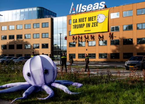 Greenpeace voert actie bij Delftse Allseas tegen diepzeemijnbouw van Trump