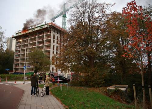 Grote brand bij flat in aanbouw aan De Booijstraat