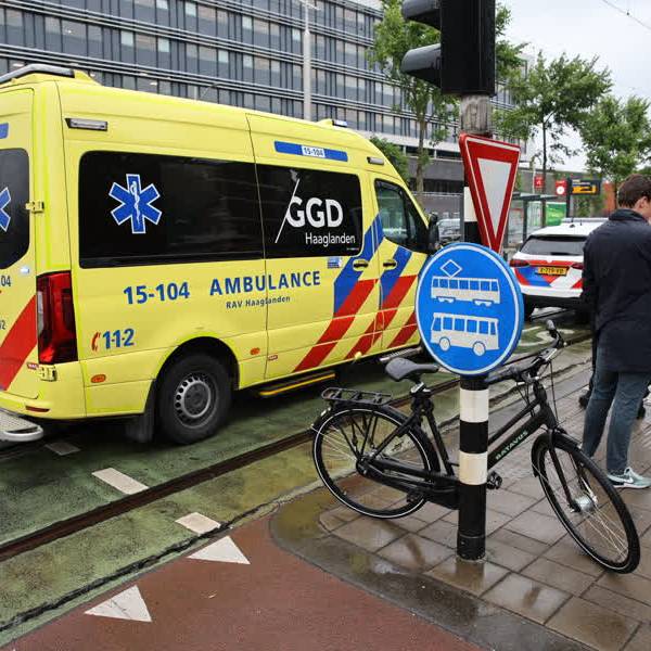 Fietser zwaargewond bij aanrijding met bus op Krakeelpolderweg