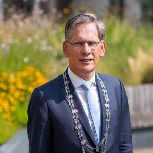 Dijkgraaf pleit voor 3 p's in Delftse wc's: ‘Alleen poep, pies en pleepapier’