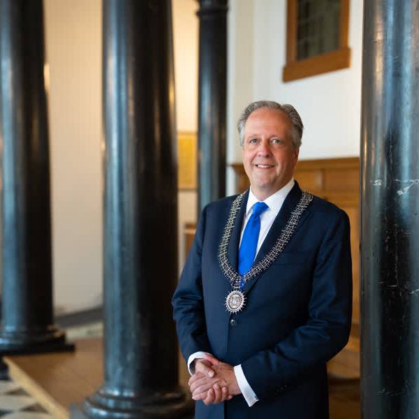 Nu is het officieel: Alexander Pechtold is de burgemeester van Delft