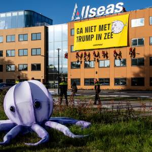 Greenpeace voert actie bij Delftse Allseas tegen diepzeemijnbouw van Trump