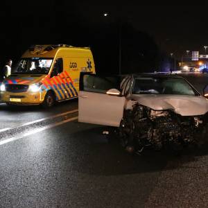 A13 bij Delft urenlang dicht door ongeval, tenminste 1 persoon ernstig gewond