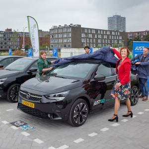 Elektrische auto’s en fietsen delen in Nieuw Delft