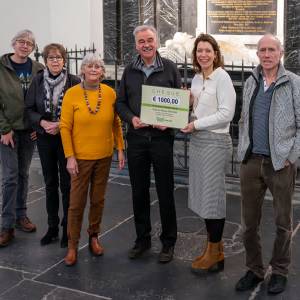Gilde Delft schenkt €1000 aan de Oude Kerk voor restauratie Piet Hein monument