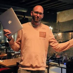 MacBook met kwart miljoen euro cryptovaluta gejat uit café: 'Eerlijke dief zal goed eten met Kerst'