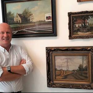 Cultuurtafel Delft bekritiseert bezuinigingen via confronterend schilderij René Jacobs
