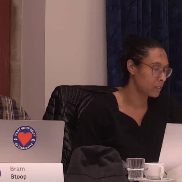 Aïsha Sriram stopt als commissielid: ‘Kan me niet meer vinden in standpunten van Hart voor Delft’