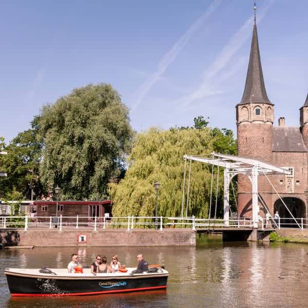 Rondvaart Delft neemt Canal Hoppers over