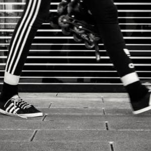 Delftenaar (23) gepakt met tientallen neppe Adidas schoenen