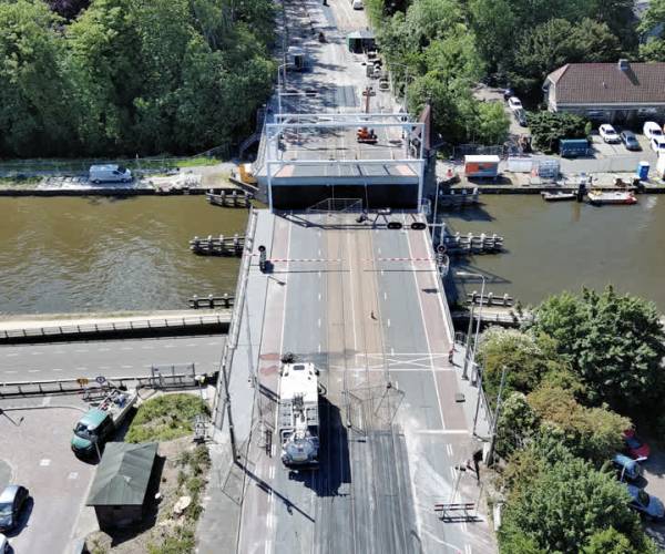 Reineveldbrug deels open: wel de stad in, niet eruit