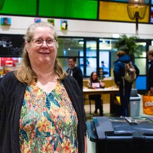 Vrijwilliger Paulien over verkiezingsdag Delft: ‘Geen gemopper, gewoon stemmen’