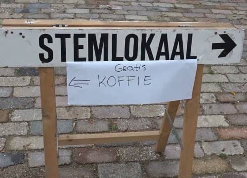 In de Buurtfabriek krijg je naast het stempotlood een gratis kopje koffie en een tosti