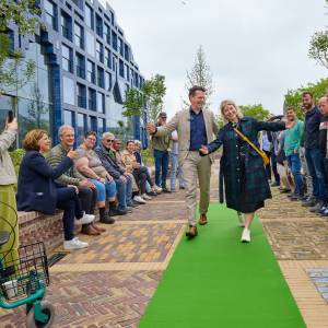 Wethouder Van Vliet opent de Tuin van Delft