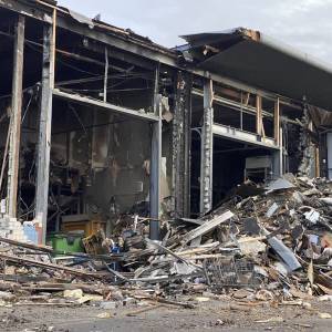 Winkeliers van woonboulevard krabbelen weer op na verwoestende brand