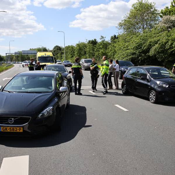 Gewonde bij kop-staartbotsing op Kruithuisweg in Delft