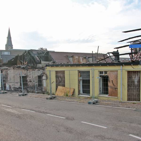 Politie onderzoekt brandstichting bij compleet verwoest leegstaand café